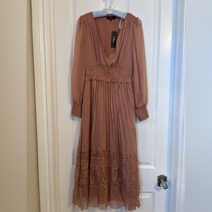 Lulu's - Women’s Mauve Long Sleeve Dress Layered Lace Dress.  Size XS.  NEW